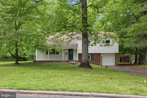 140 Woodland Dr, Lansdale, PA 19446