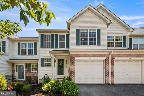 207 Red Rock Cir, Royersford, PA 19468