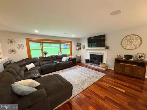 Living - 761 Red Oak Ter, Wayne, PA 19087 photo 1 of 1