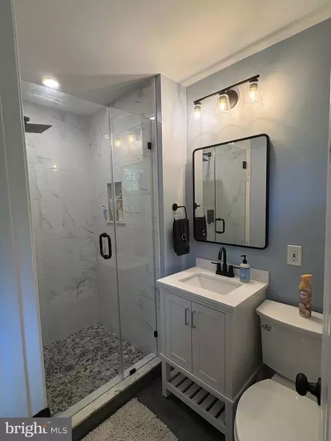 Bath - 761 Red Oak Ter, Wayne, PA 19087 photo 1 of 3