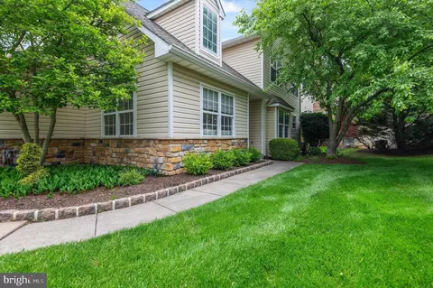 123 Shoal Creek Dr, Blue Bell, PA 19422
