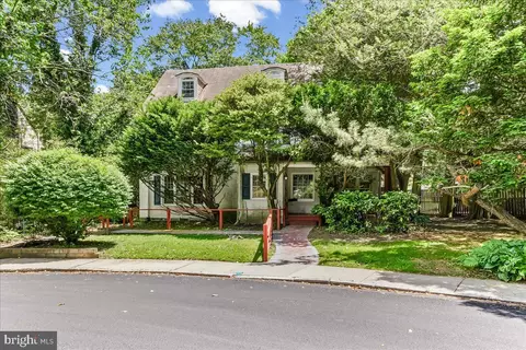 4 E Lodges Ln, Bala Cynwyd, PA 19004