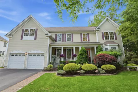 2780 Honeysuckle Ln, Huntingdon Valley, PA 19006