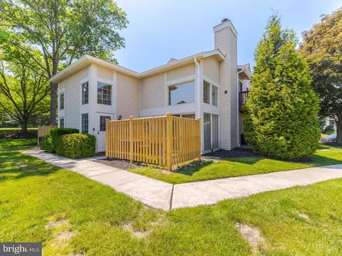 348 Green Meadow Ln, Horsham, PA 19044
