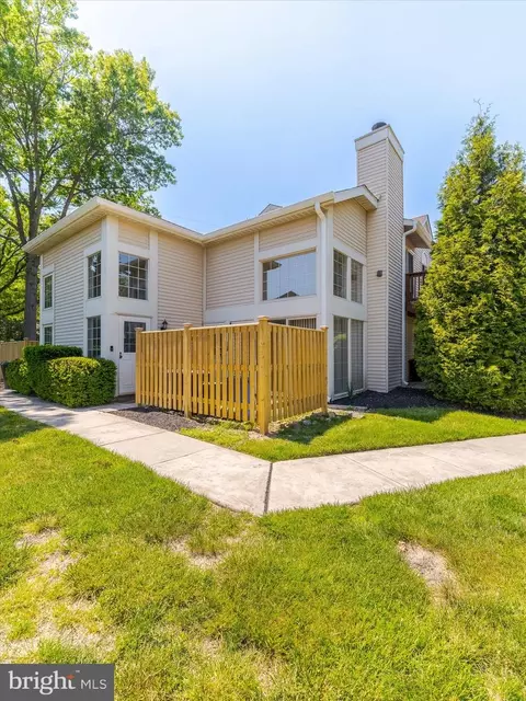 348 Green Meadow Ln, Horsham, PA 19044