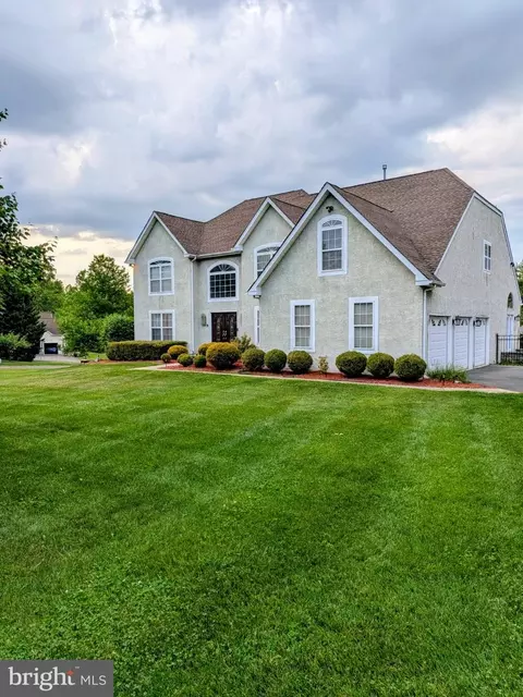 611 Tall Pines Ln, Horsham, PA 19044