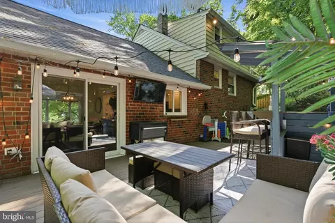 Exterior - 582 Forest Rd, Wayne, PA 19087 photo 7 of 8