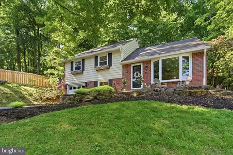 Exterior - 582 Forest Rd, Wayne, PA 19087 photo 2 of 8
