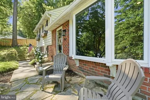Exterior - 582 Forest Rd, Wayne, PA 19087 photo 3 of 8