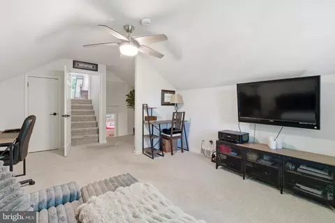 Entry Way - 582 Forest Rd, Wayne, PA 19087 photo 4 of 5
