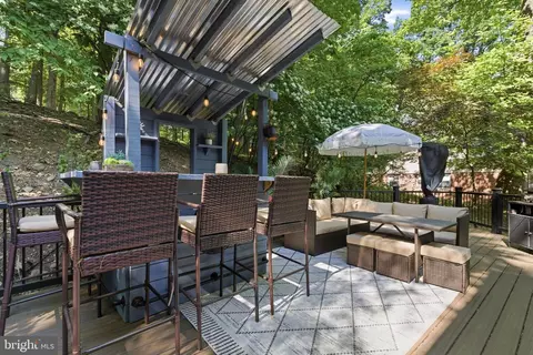 Exterior - 582 Forest Rd, Wayne, PA 19087 photo 6 of 8