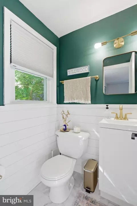Bath - 582 Forest Rd, Wayne, PA 19087 photo 3 of 4