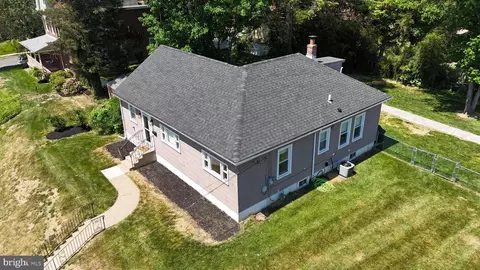 211 N Sylvania Ave, Jenkintown, PA 19046