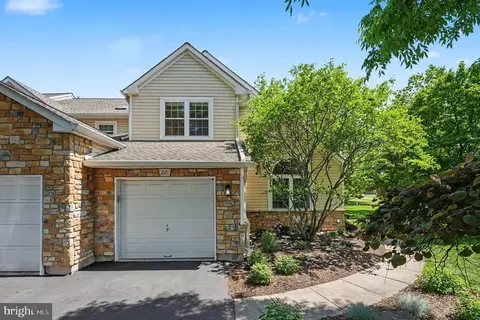 221 Canterbury Ct, Blue Bell, PA 19422