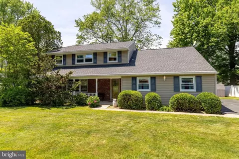 40 Harcourt Ln, Hatboro, PA 19040