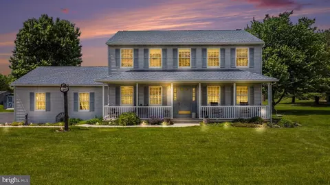 25 William Penn Dr, Schwenksville, PA 19473