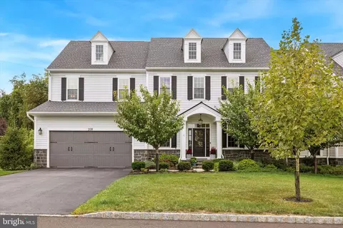 208 Manor Rd, Lafayette Hill, PA 19444