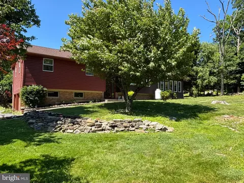 2394 Hill Rd, Perkiomenville, PA 18074