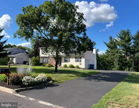 725 Scenic Dr, Harleysville, PA 19438