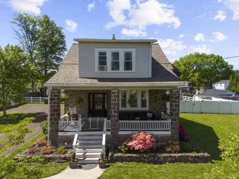 1209 N Charlotte St, Pottstown, PA 19464