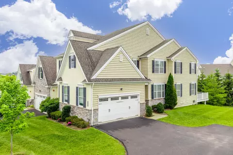2004 Pleasant Valley Dr, Lansdale, PA 19446