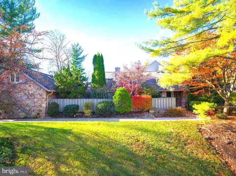 1270 Round Hill Rd, Bryn Mawr, PA 19010