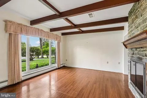 Living - 919 Croton Rd, Wayne, PA 19087 photo 3 of 3