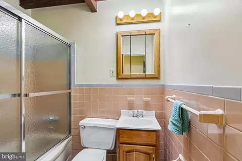 Bath - 919 Croton Rd, Wayne, PA 19087 photo 1 of 4