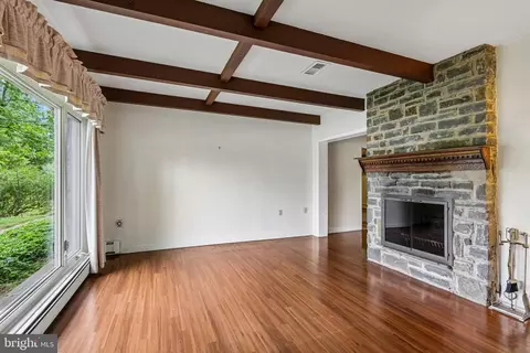 Living - 919 Croton Rd, Wayne, PA 19087 photo 2 of 3