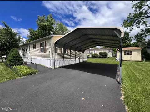 204 Green Hill Dr, Green Lane, PA 18054