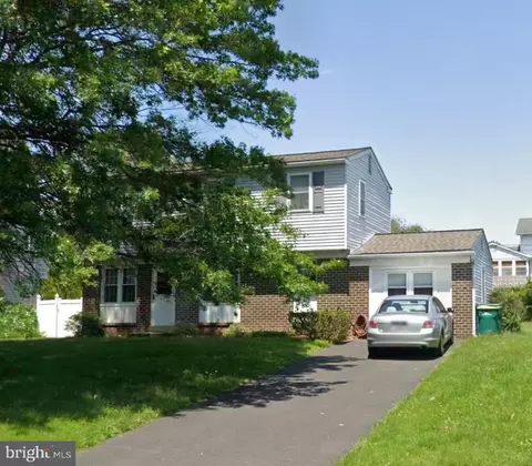 1010 Lake Ln, Pennsburg, PA 18073