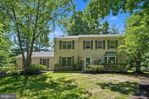 1070 Shepard Dr, Blue Bell, PA 19422