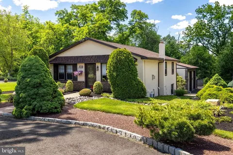 1790 Twining Rd, Willow Grove, PA 19090