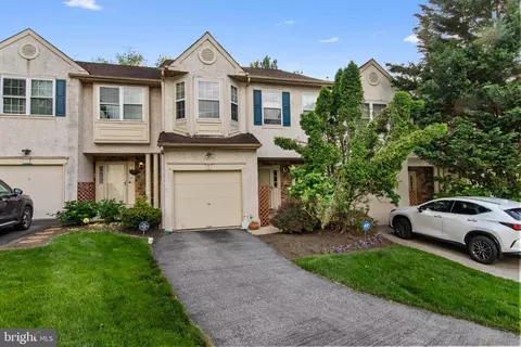 9 Plum Ct, Lafayette Hill, PA 19444