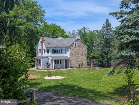 1390 Cinnamon Dr, Fort Washington, PA 19034