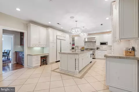 Kitchen - 640 Narcisi Ln, Wayne, PA 19087 photo 3 of 7