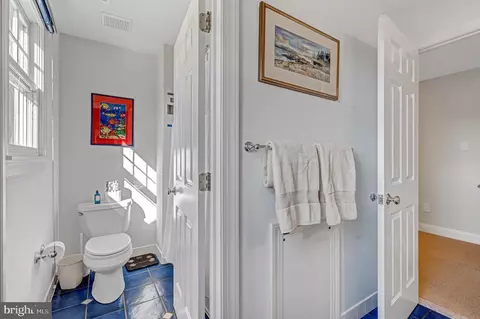 Bath - 640 Narcisi Ln, Wayne, PA 19087 photo 5 of 8