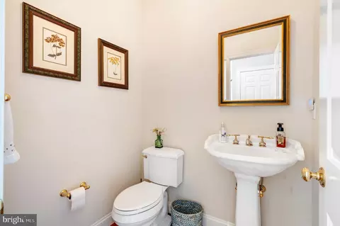 Bath - 640 Narcisi Ln, Wayne, PA 19087 photo 8 of 8