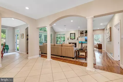 Entry Way - 640 Narcisi Ln, Wayne, PA 19087 photo 5 of 7