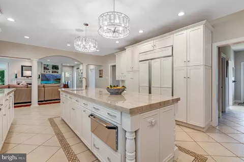 Kitchen - 640 Narcisi Ln, Wayne, PA 19087 photo 6 of 7