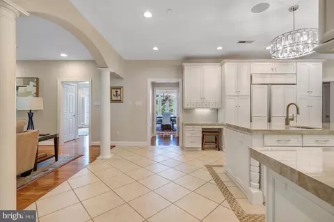 Entry Way - 640 Narcisi Ln, Wayne, PA 19087 photo 4 of 7