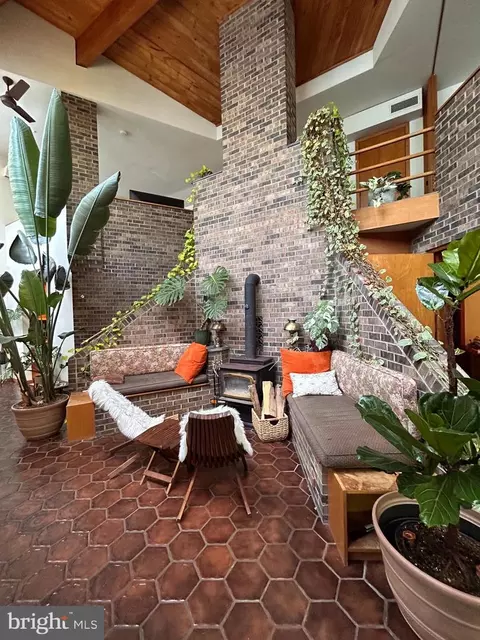 8204 Brookside Rd, Elkins Park, PA 19027