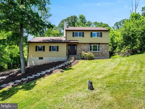 748 Centennial Ct, Pottstown, PA 19464