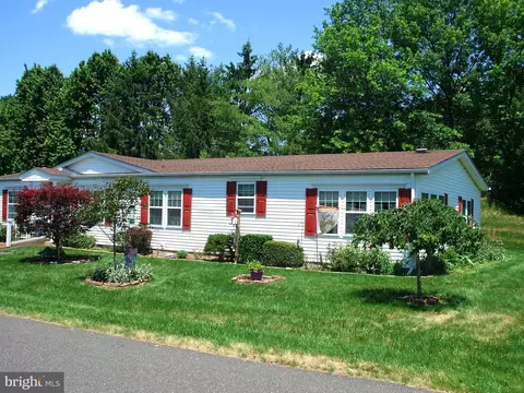 14 Woodbine Ct W, Harleysville, PA 19438