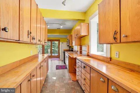 Entry Way - 1054 Croton Rd, Wayne, PA 19087 photo 1 of 2