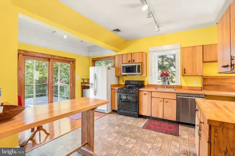 Kitchen - 1054 Croton Rd, Wayne, PA 19087 photo 3 of 3