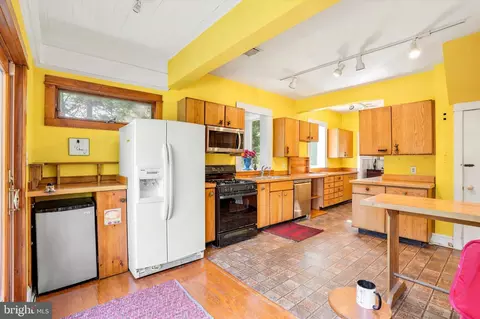 Kitchen - 1054 Croton Rd, Wayne, PA 19087 photo 2 of 3