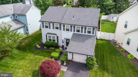 5 Pebble Dr, Horsham, PA 19044