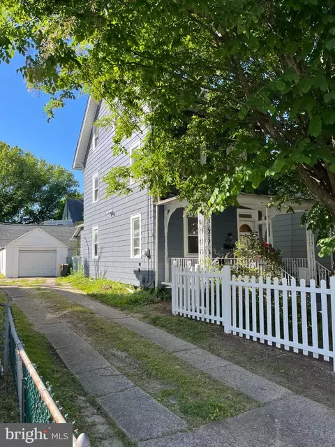 227 Greenfield Ave, Ardmore, PA 19003