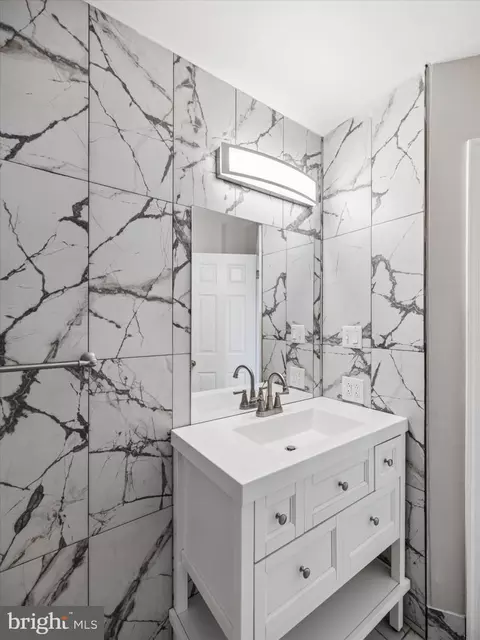 Bath - 119 Timothy Cir, Wayne, PA 19087 photo 4 of 6
